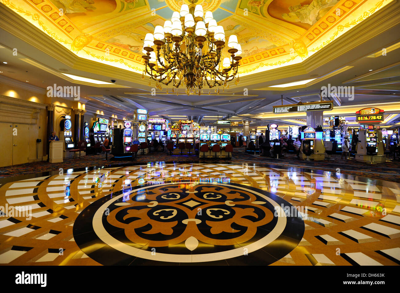 Interior Luxuoso do Cassino 75bet